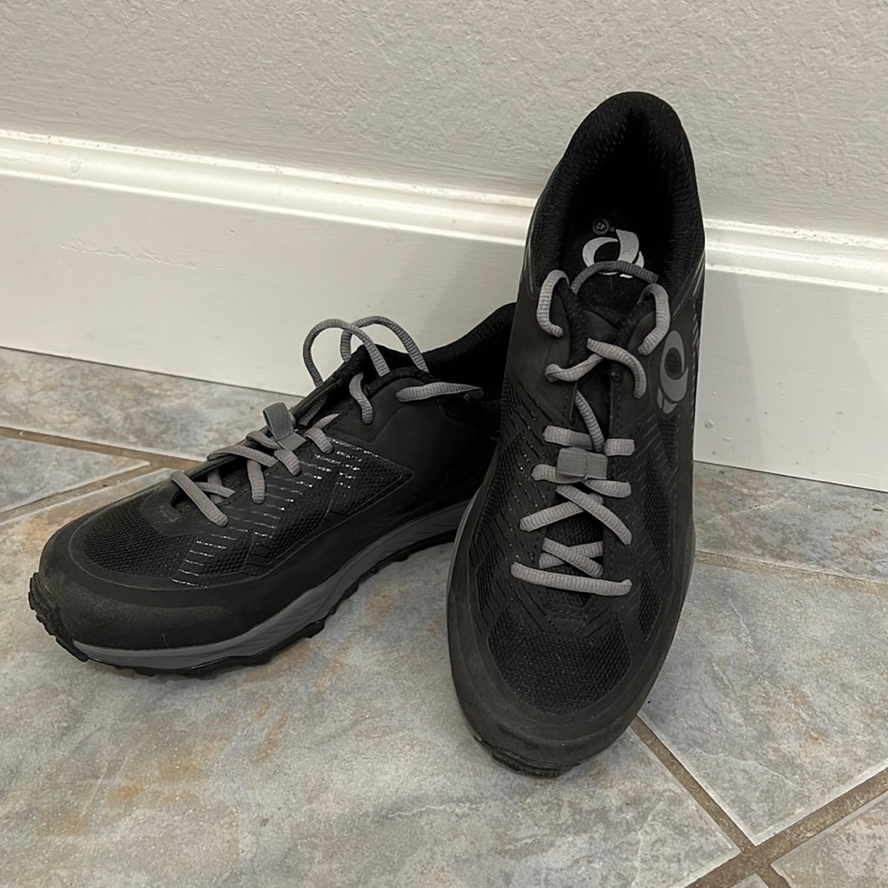 Pearl Izumi indoor/outdoor cycle shoes.  Sz 42